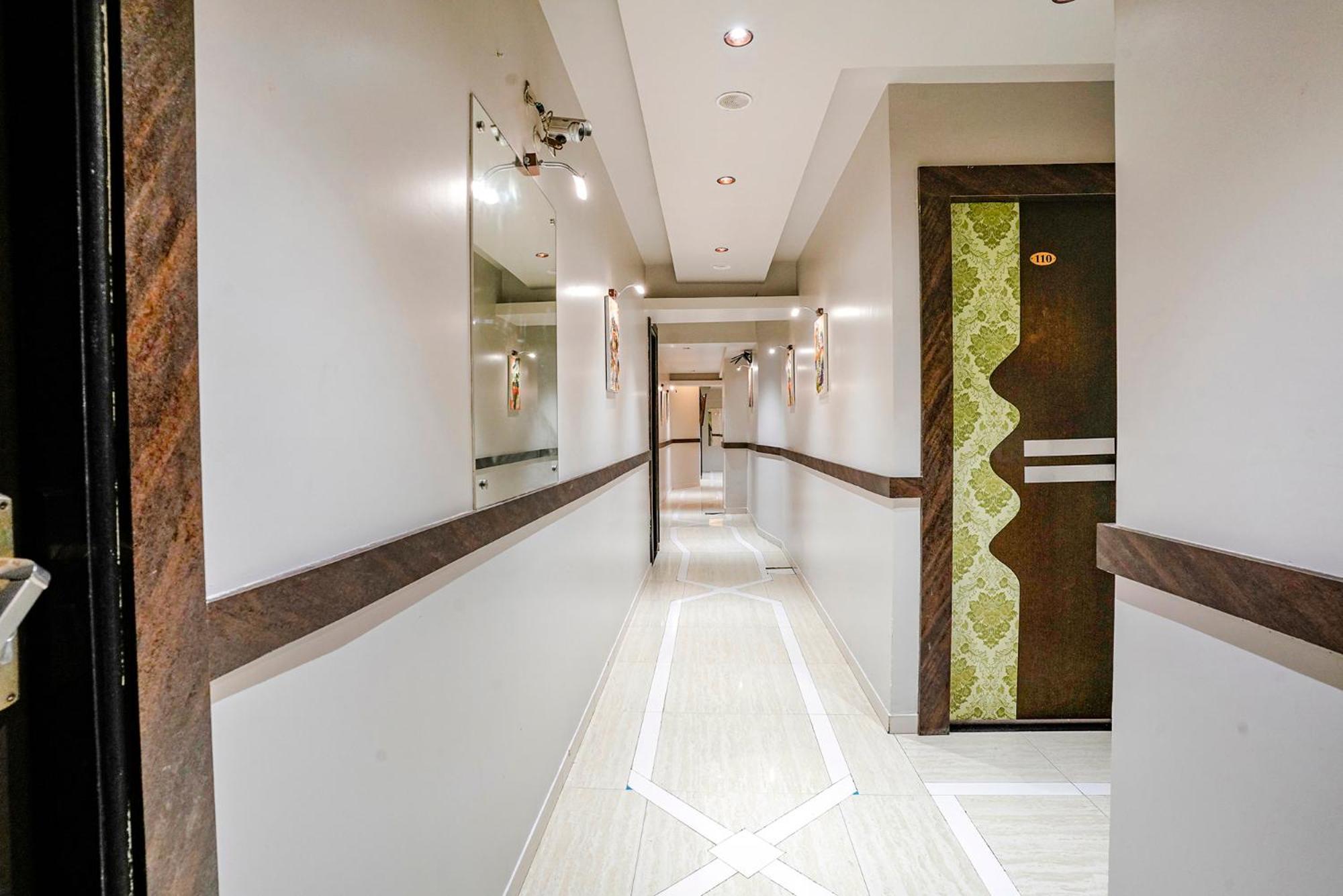Fabexpress Amber Corp Inn - Nr Nesco Exhibition Center Mumbai Exterior photo