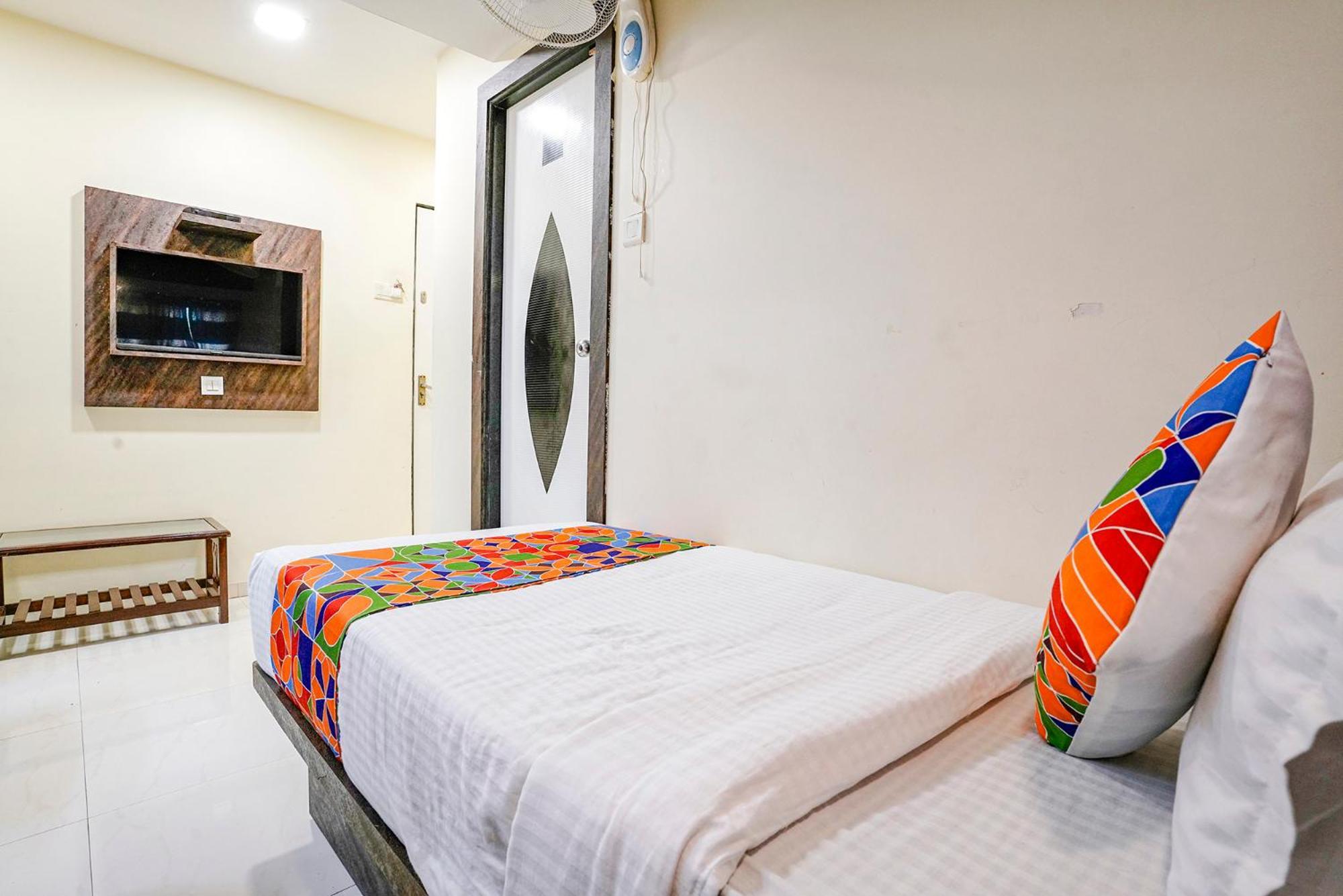 Fabexpress Amber Corp Inn - Nr Nesco Exhibition Center Mumbai Exterior photo