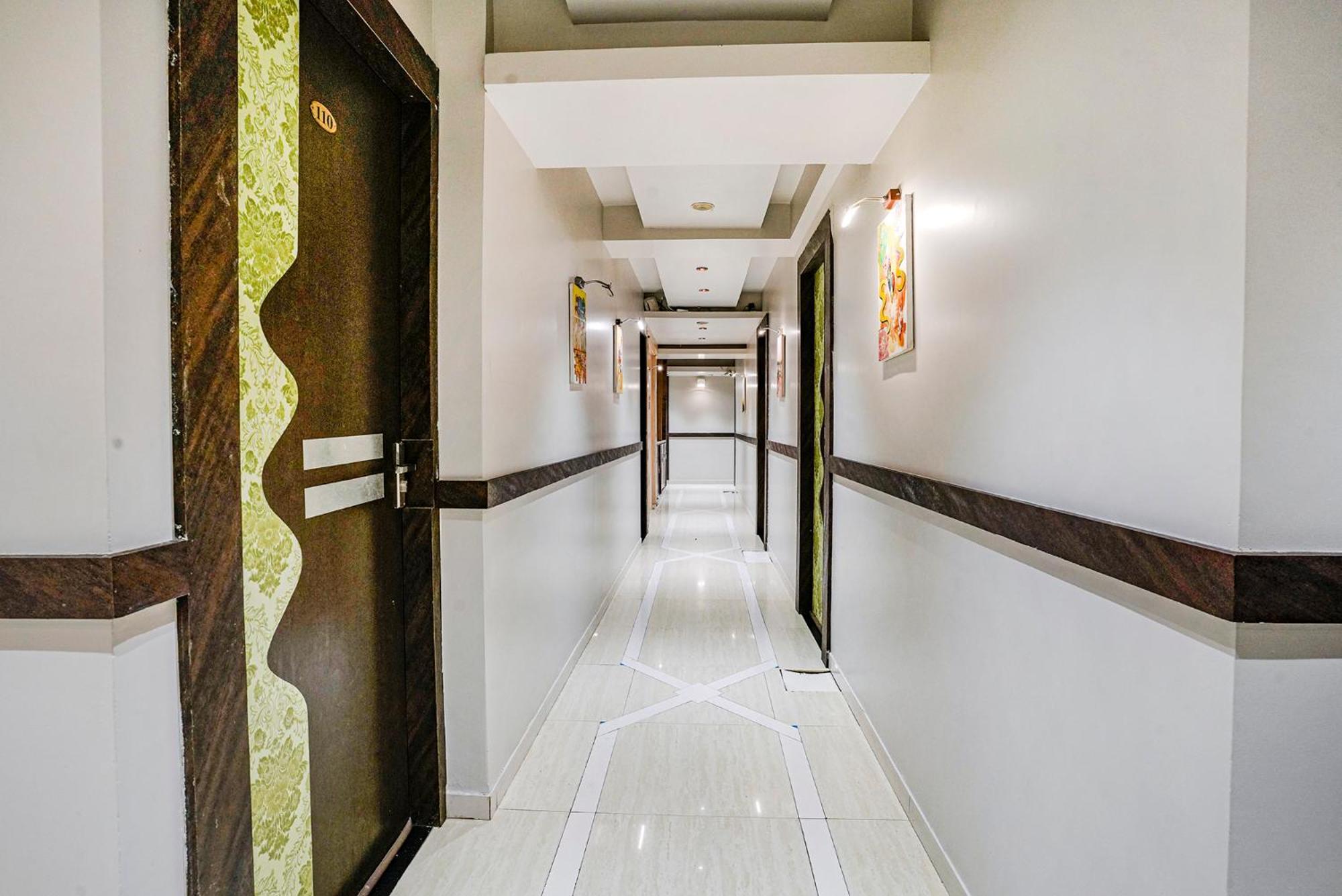 Fabexpress Amber Corp Inn - Nr Nesco Exhibition Center Mumbai Exterior photo
